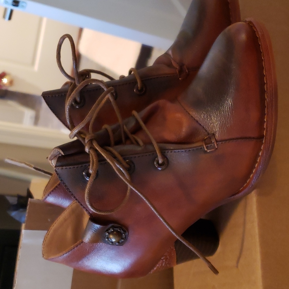 L'Artiste booties. Tan color. Leather.  Size 6. Never worn. Original box.